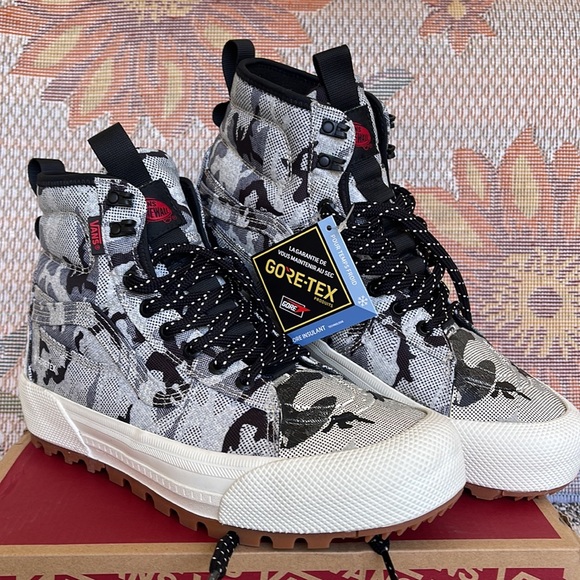 Vans WMNS Sk8-Hi Gore-Tex MTE
Arctic Camo Cloud
VN0A5111COI
Sneakers Boots - Picture 5 of 16